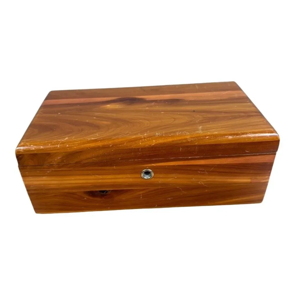 Cedar Lane Chest Jewelry Box‎